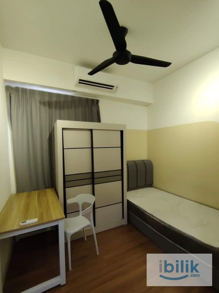 100 m to Lrt maluri ,Middle Room at M Vertica KL City Residences, Cheras - Image 1