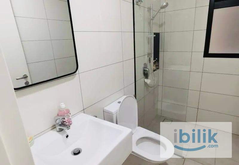 Bus to MRT UPM, Attached Bathroom - Image 4