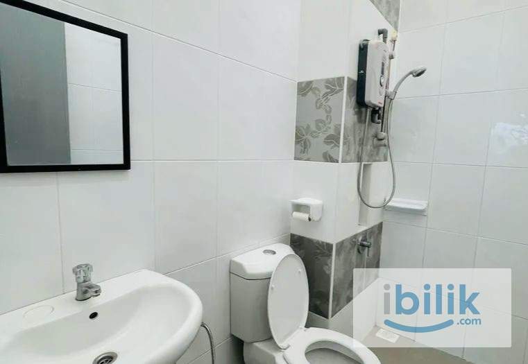 Middle Room, Apartment. Private Room at Serdang Raya - Image 4