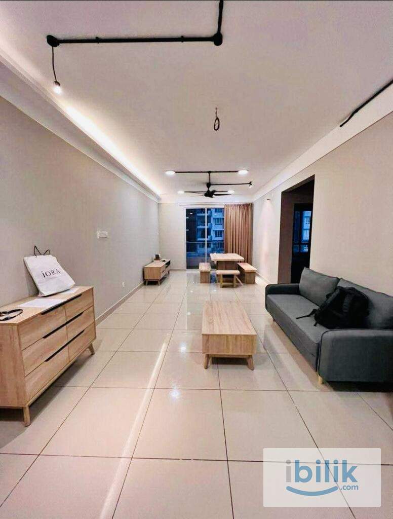 Private Bath. Apartment. Car Park, Master Room at Serdang Raya - Image 2