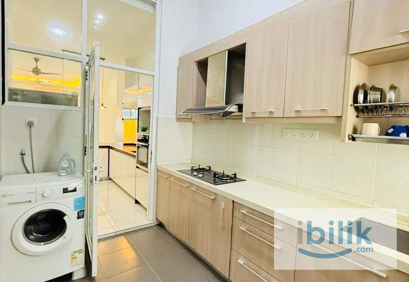 Girls House, Olive Hill. Private Bathroom - Image 4