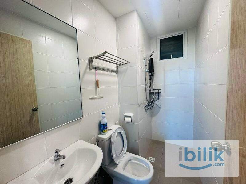 Girls House, Olive Hill. Private Bathroom - Image 5