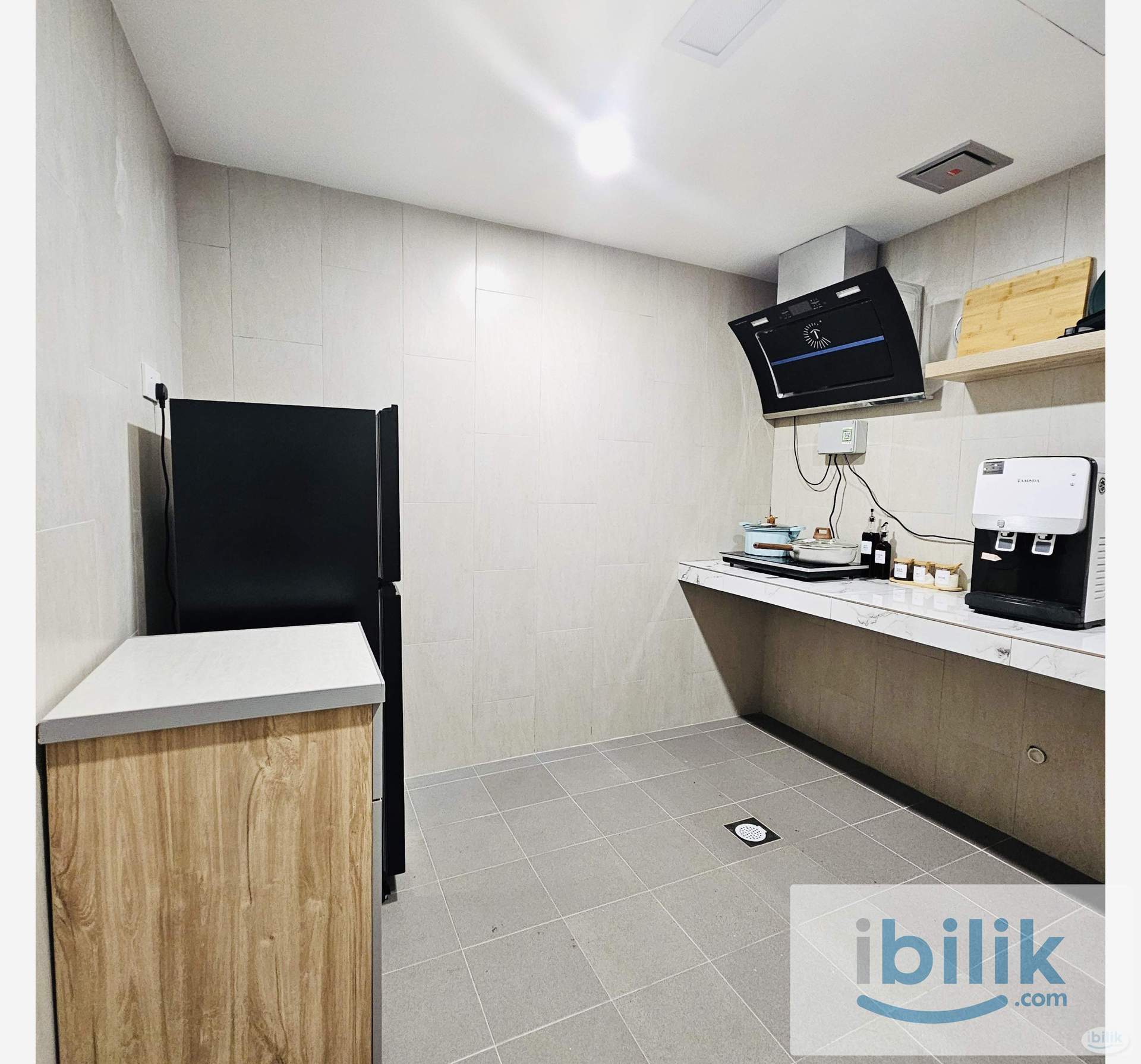 Condo, Free Park Outside. Middle Room at Taman Taming Jaya, Balakong - Image 3