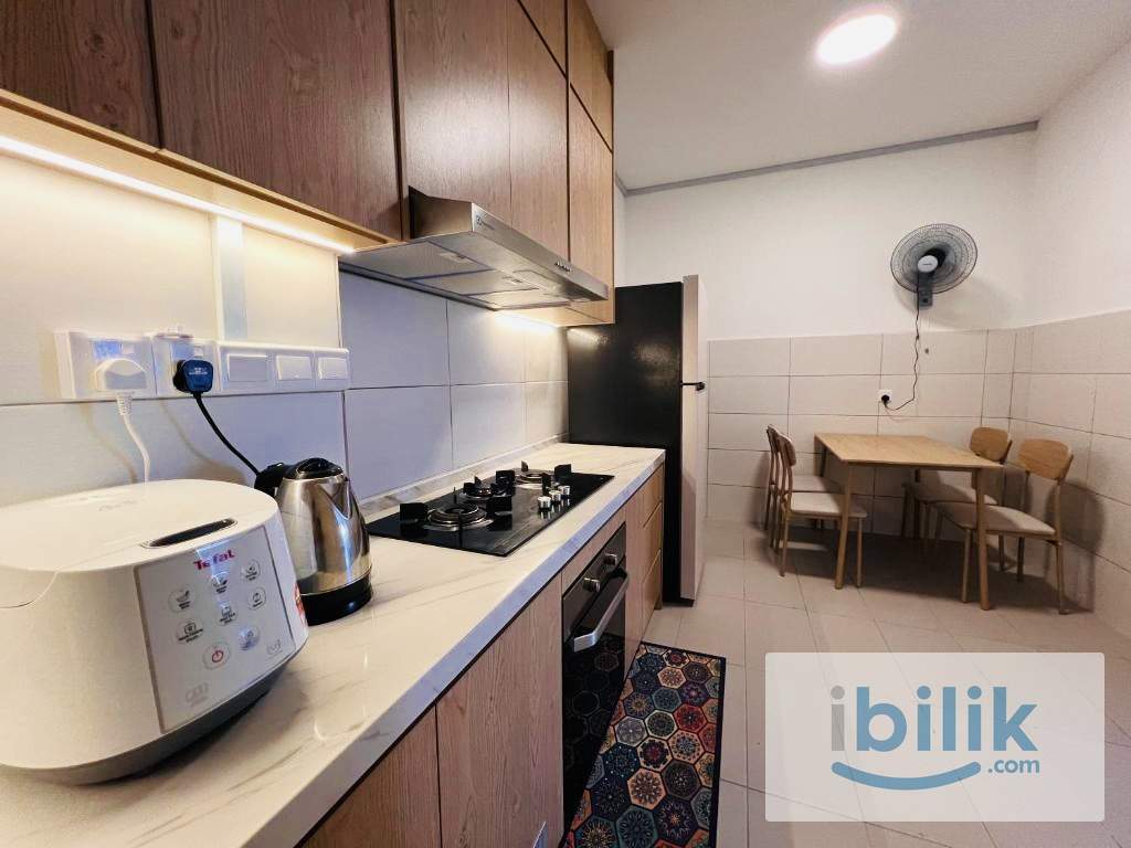  Condo. Middle AirCon Room at Taman Puncak Jalil, Bandar Putra Permai - Image 3