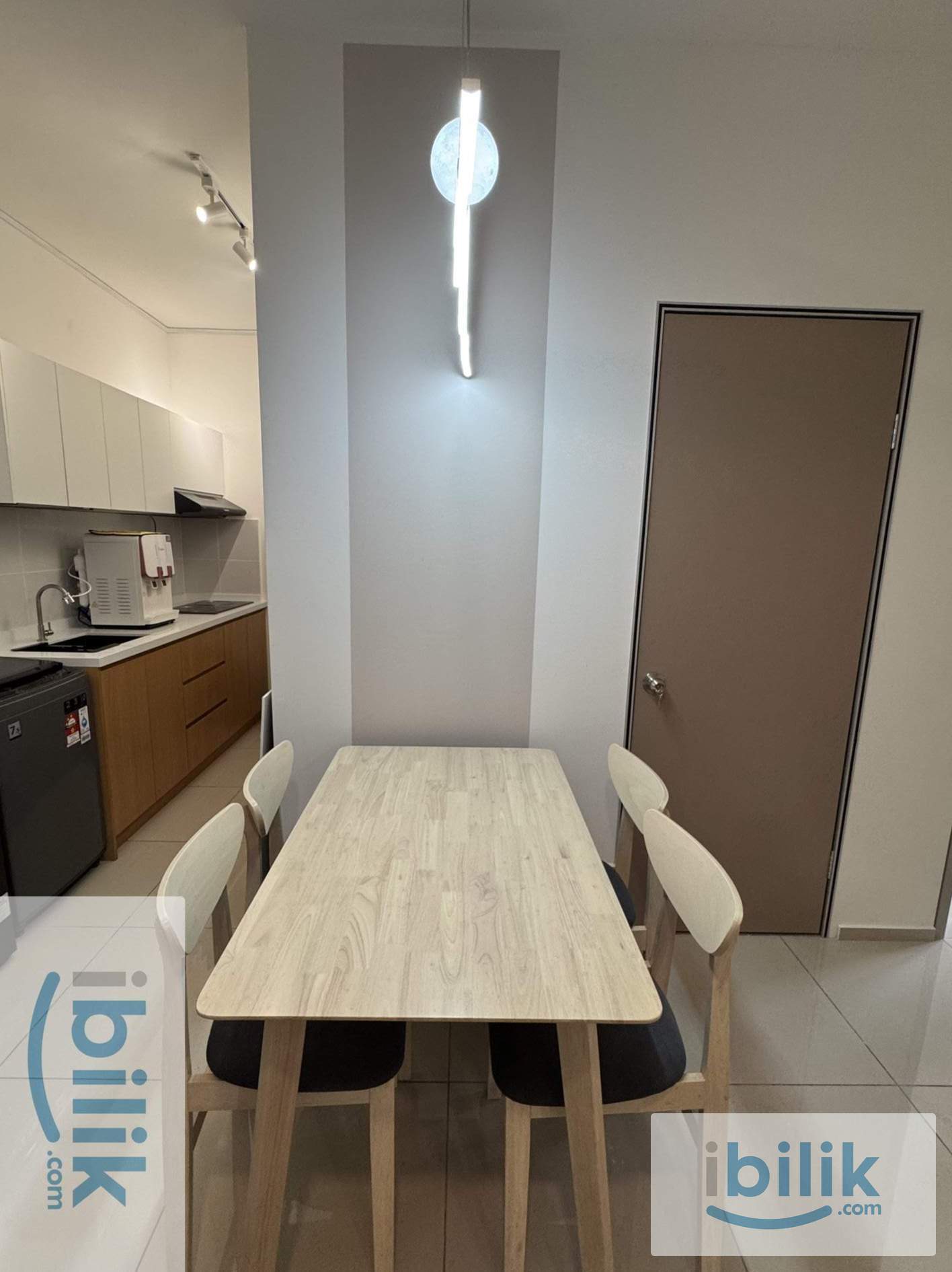 Female unit for UPM student! Near MRT! Middle Room - Image 1