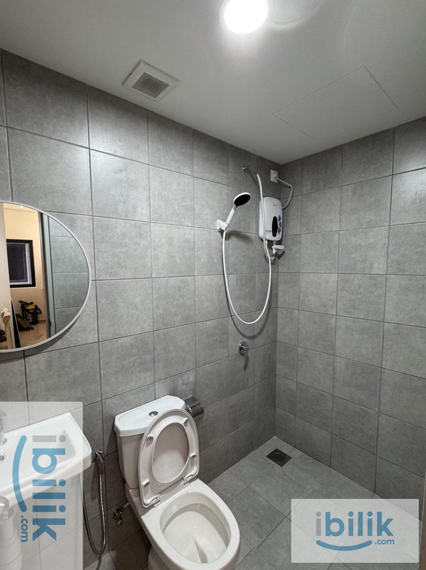 Female unit for UPM student! Near MRT! Middle Room - Image 3