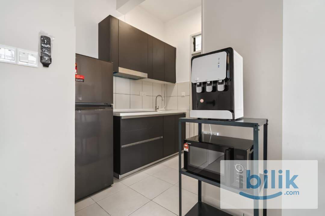 Middle Room | Meta Residence| 300 metres to MRT Putra Permai - Image 4