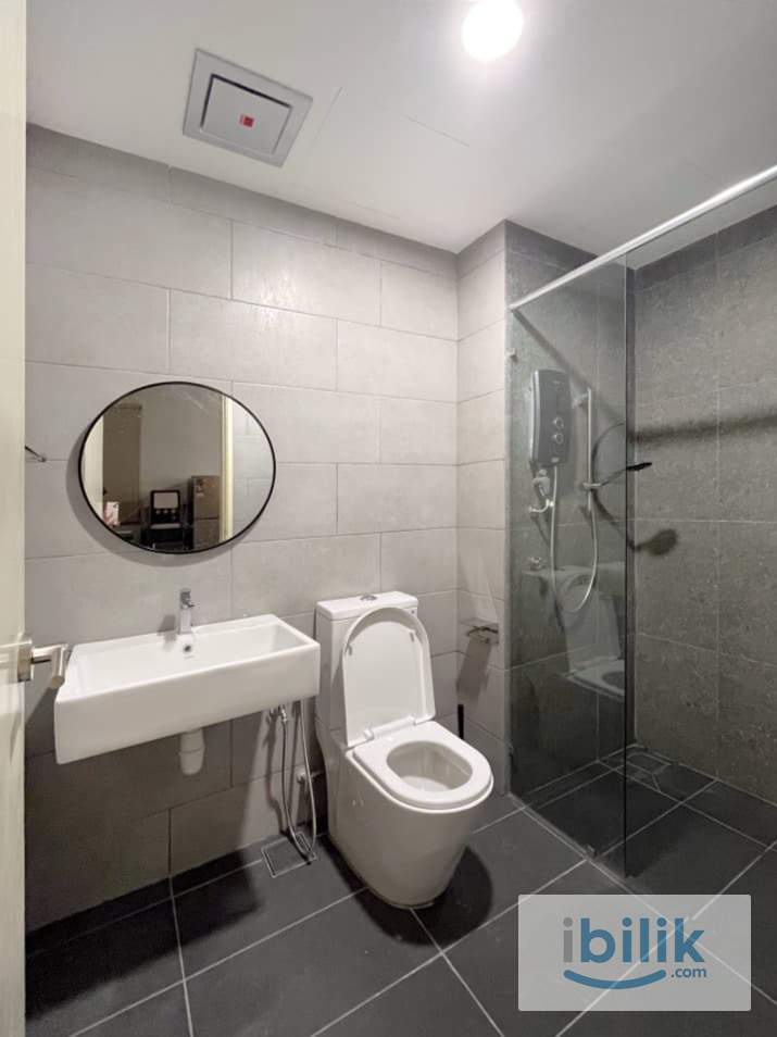 Middle Room | Meta Residence| 300 metres to MRT Putra Permai - Image 1