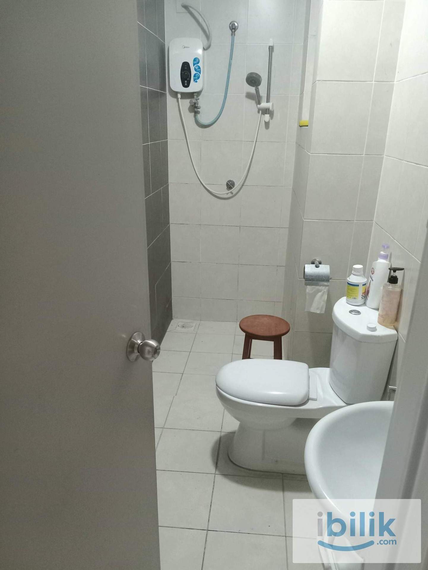 Middle Room at Damansara Damai, Petaling Jaya. - Image 3