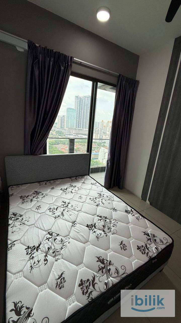 Queen Bed with Balcony @ Old Klang Road, 1min walk to Bus Stop🚌 - Image 2