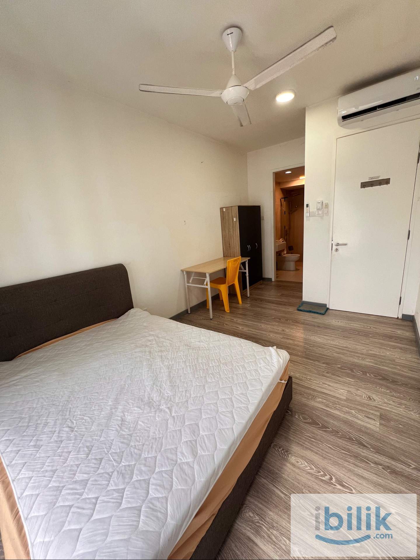United Point - Cozy modern master bedroom for rent - Image 1
