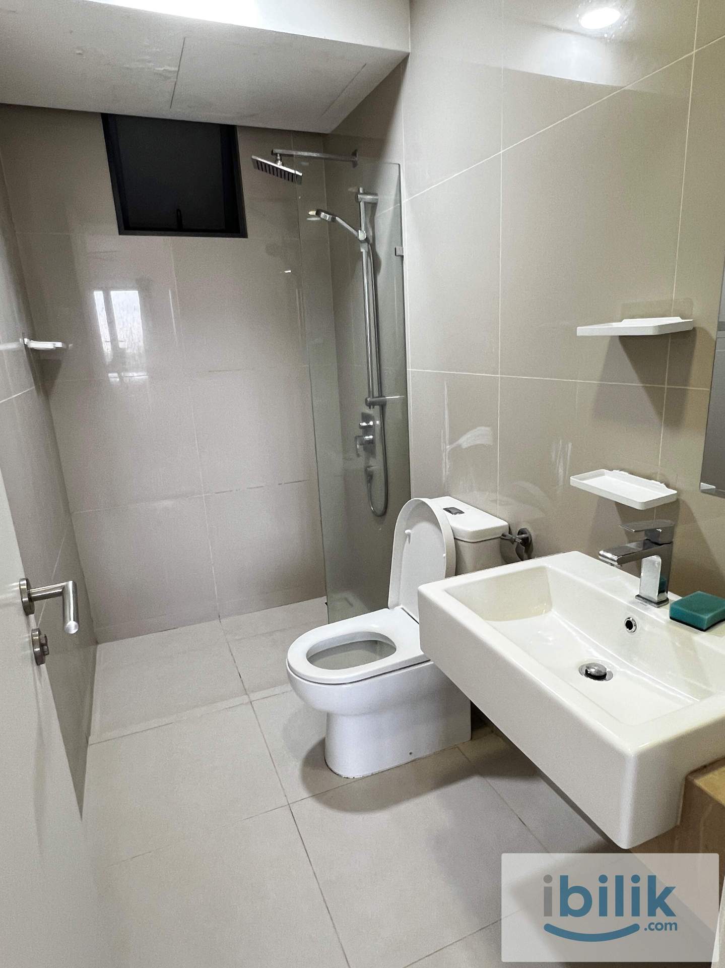 United Point Master bedroom for rent (mix gender unit) - Image 3