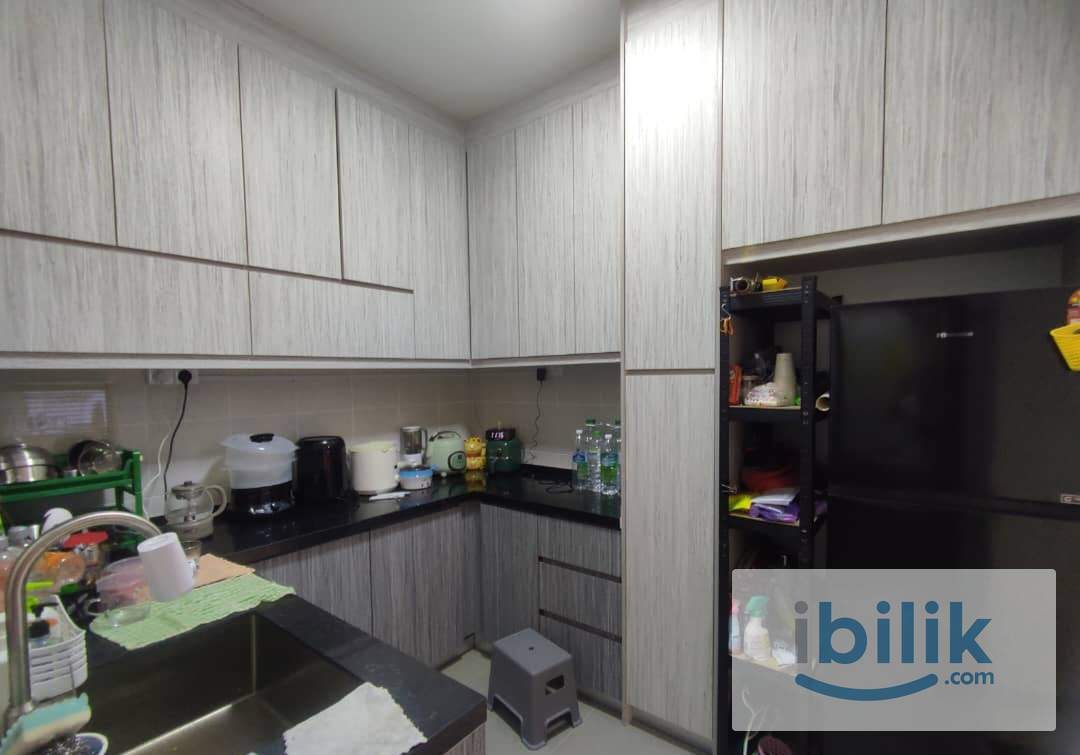 Master Room at Akasia Kondominium, Bukit Jalil - Image 3