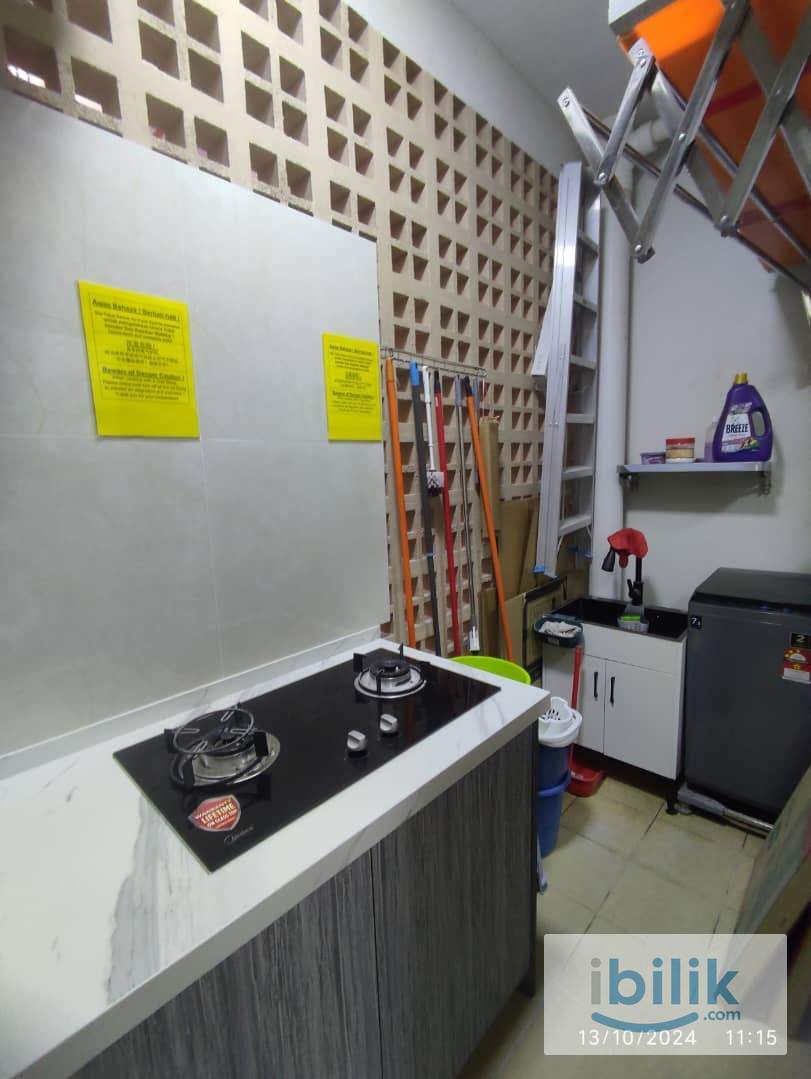 Master Room at Akasia Kondominium, Bukit Jalil - Image 4