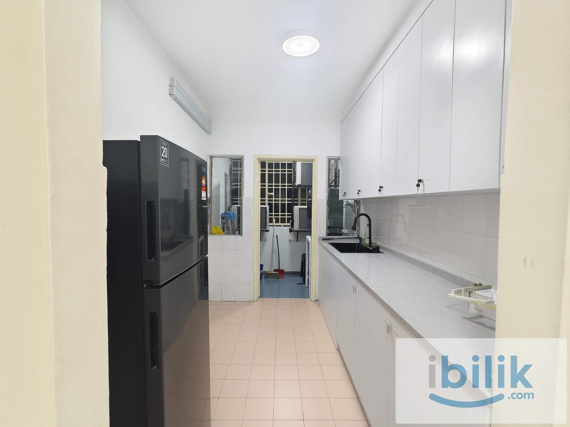 𝐏𝐔𝐍𝐂𝐀𝐊 𝐒𝐄𝐑𝐈 𝐊𝐄𝐋𝐀𝐍𝐀 . Middle Room Near LRT Ara Damansara - Image 4