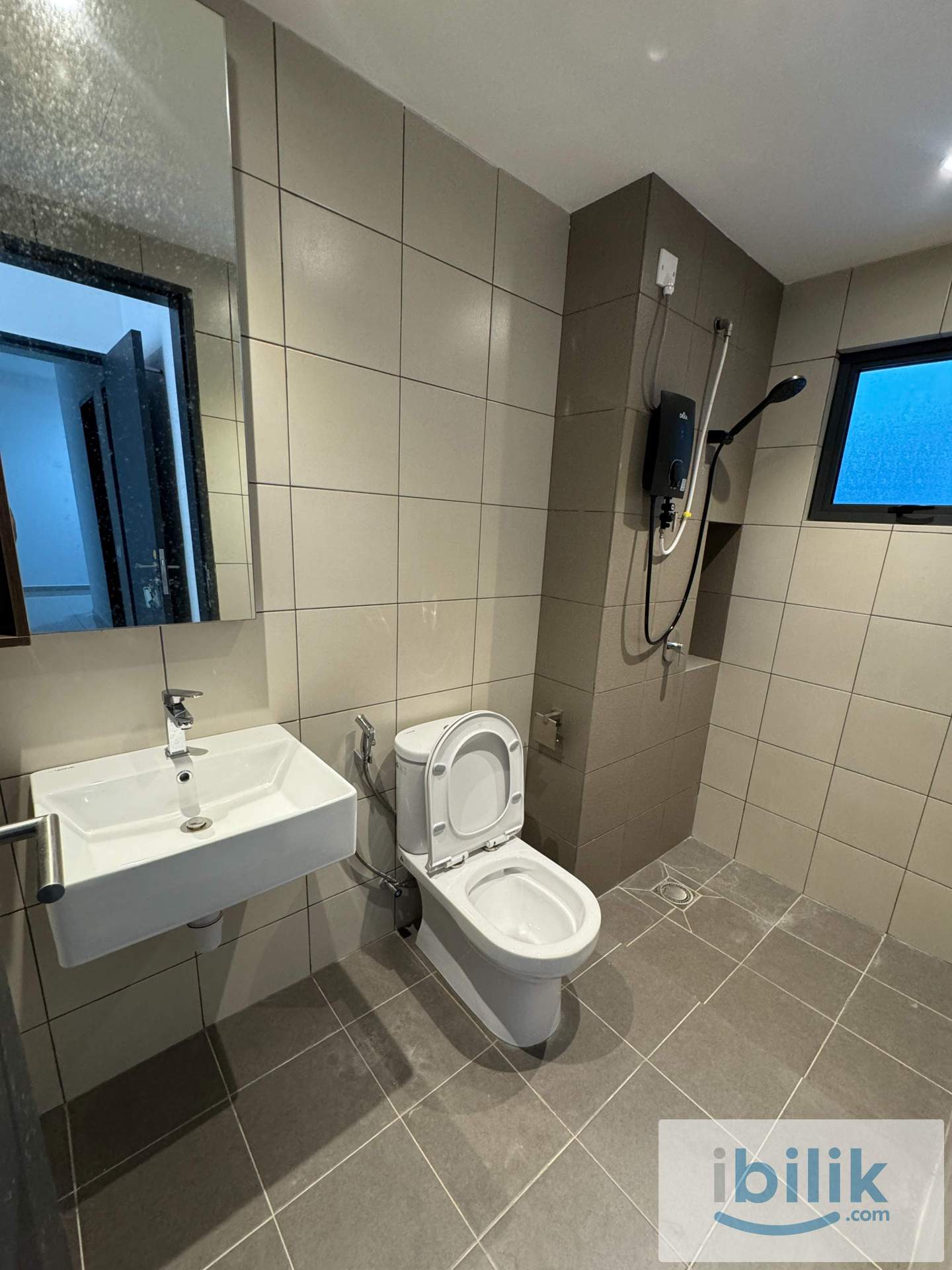 🏙️ D'Quince Residence | Master Room (Private Bathroom) - Image 3