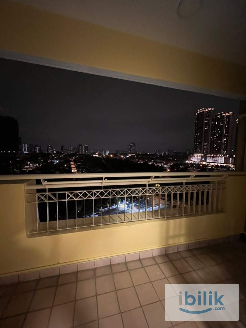 Vista Komanwel A | Middle Room With Balcony - Image 2