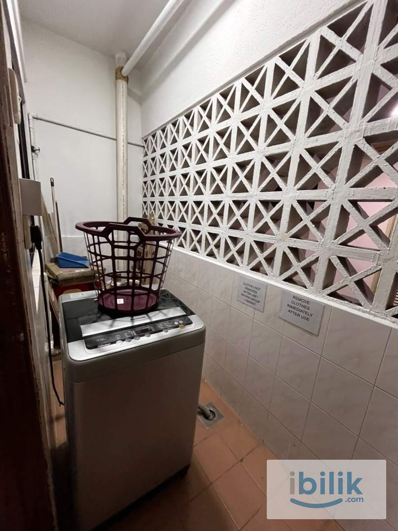 Vista Komanwel A | Middle Room With Balcony - Image 4