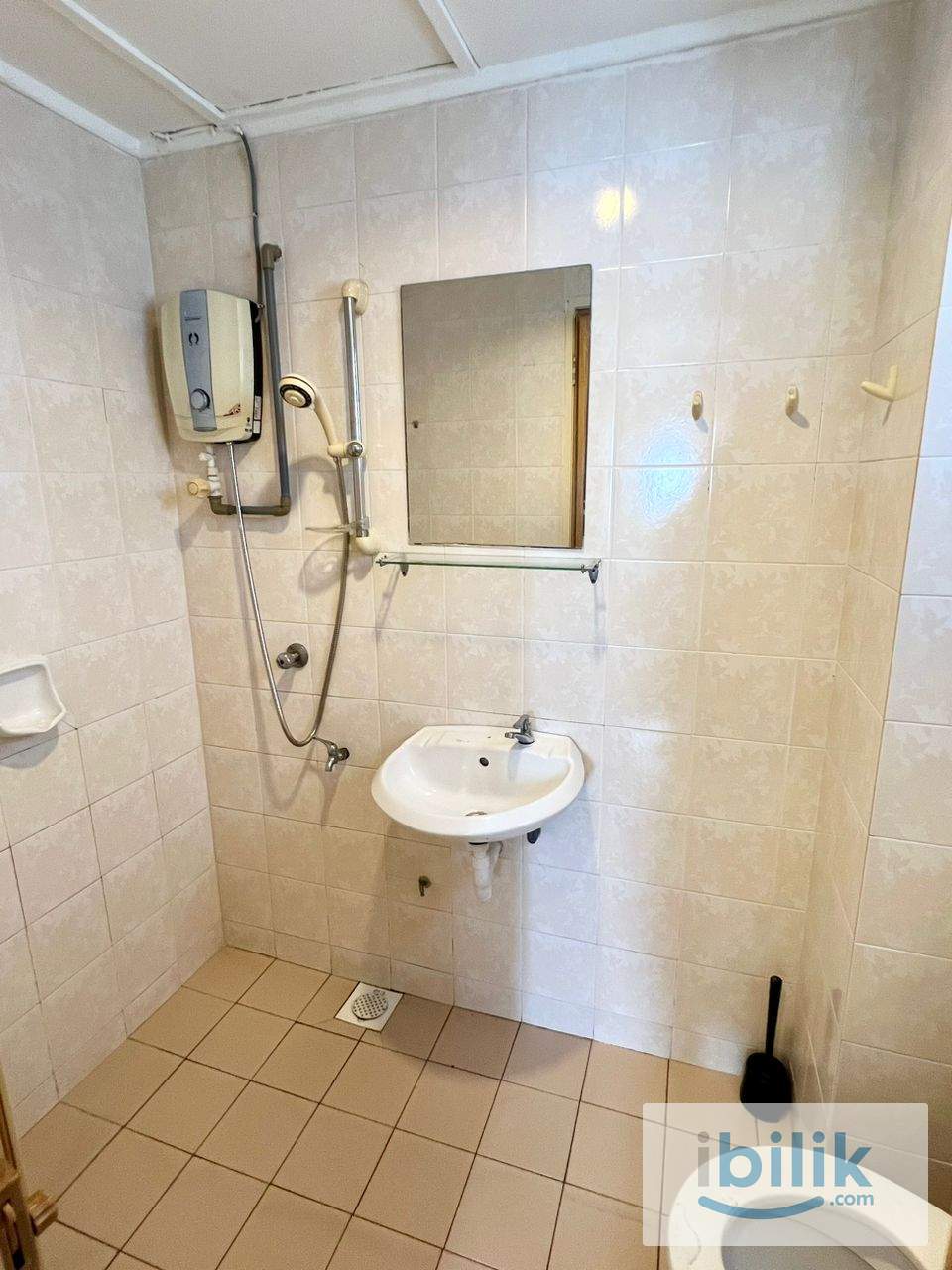  𝐃'𝐀𝐌𝐀𝐍 𝐂𝐑𝐈𝐌𝐒𝐎𝐍 Master Room 🟠 Fully Furnished Ready Move In - Image 2