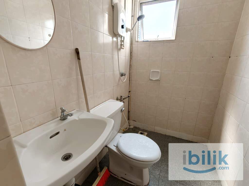 𝐃'𝐀𝐌𝐀𝐍 𝐂𝐑𝐈𝐌𝐒𝐎𝐍 Middle Room . Fully Furnished . Free High Speed WiFi - Image 3