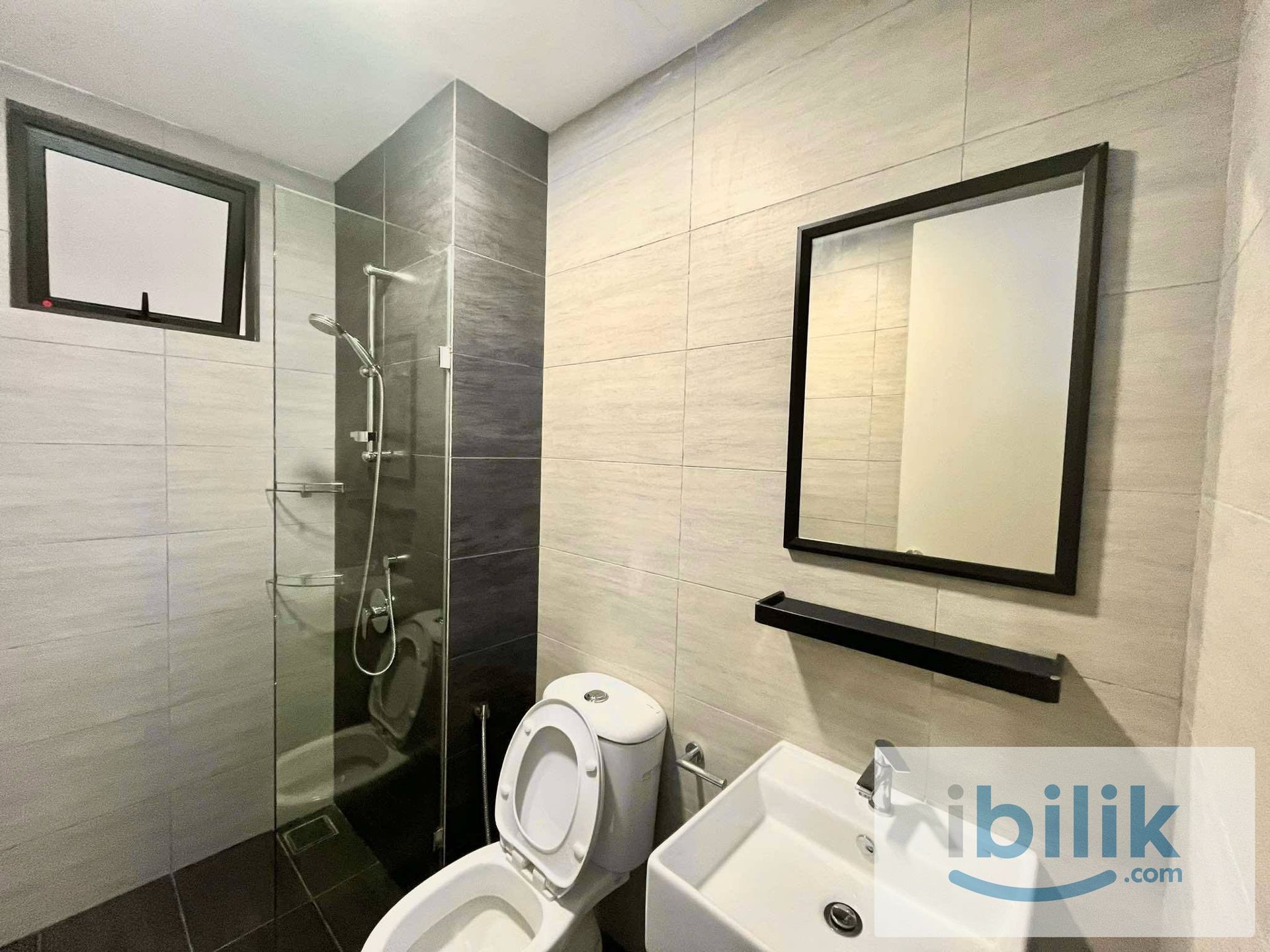 Fully Furnish Luxury Medium Room for rent at Suria Garden Puchong Utama near Lrt IOI Mall Aeon Tesco Restaurant Hospital - Image 1