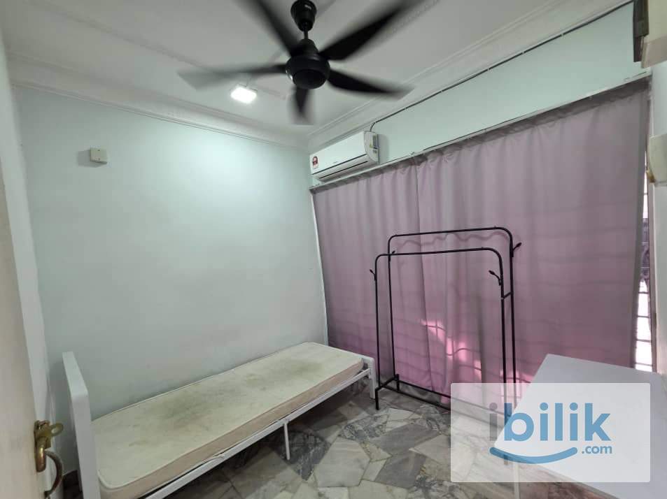 Middle Room Aircond at JALAN BANGAU 5 Puchong - Image 3