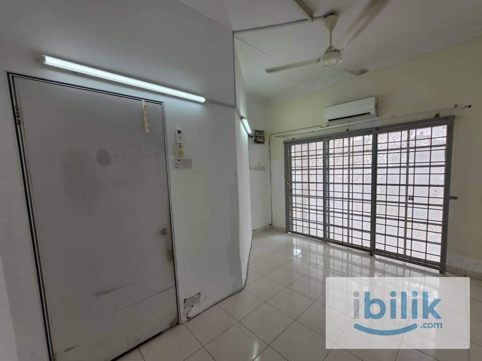 Middle Room with Aircond BANDAR PUTERI 12/19 Puchong - Image 3