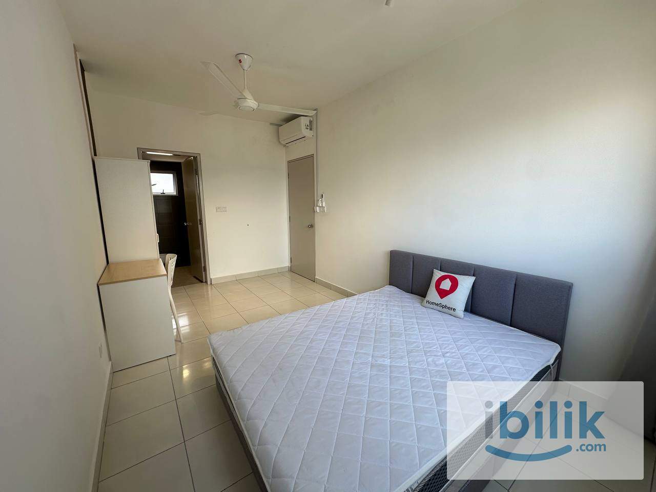 Cozy Master Room in Riamas - Image 1