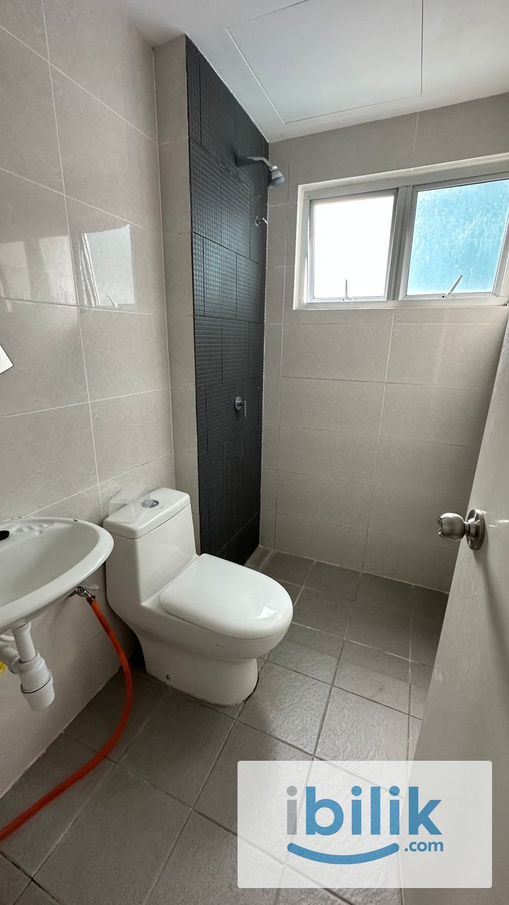 Middle Room For Rent - Image 5