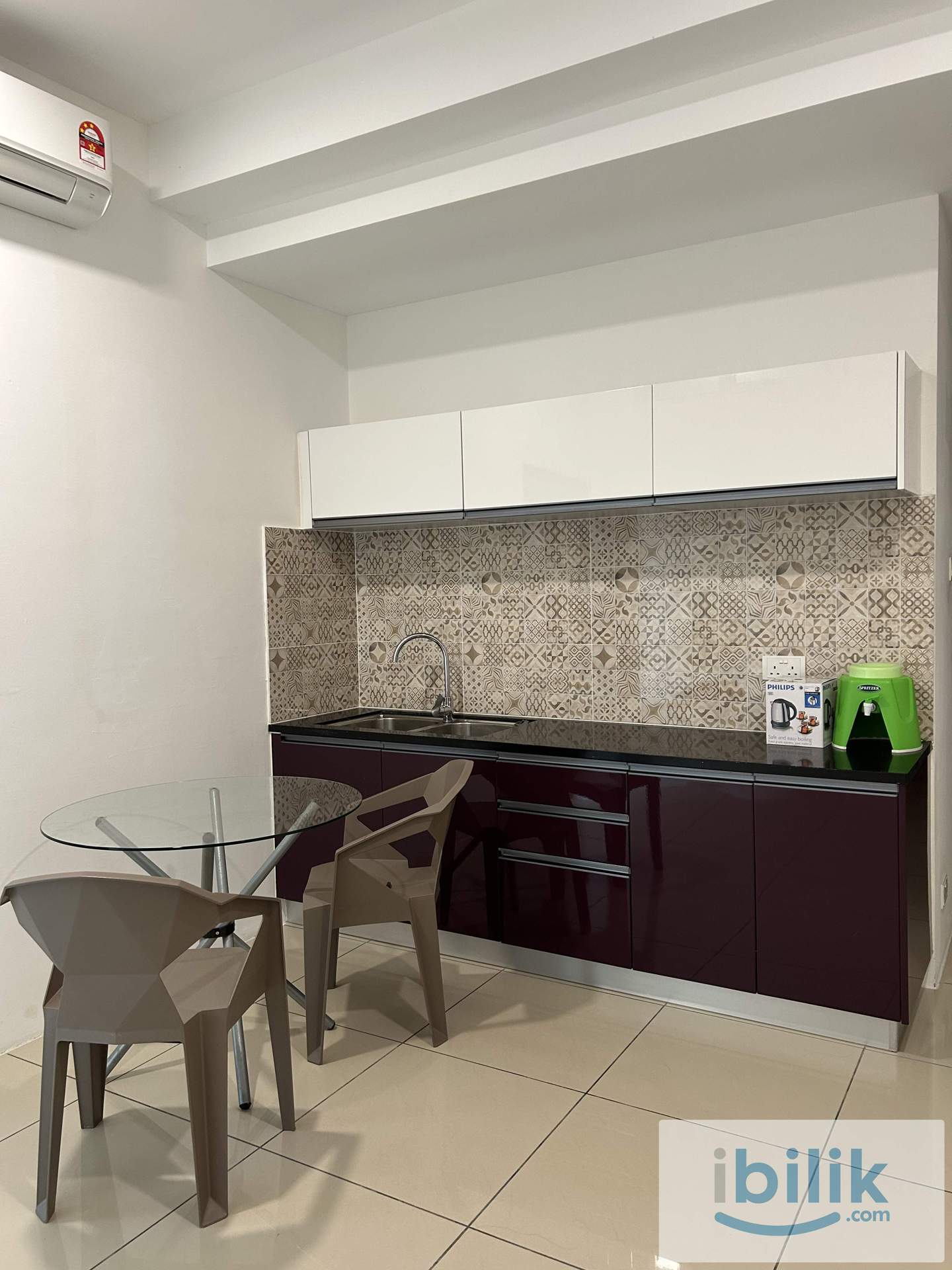 2 Bedroom Studio Unit with Large Kitchen - Image 5