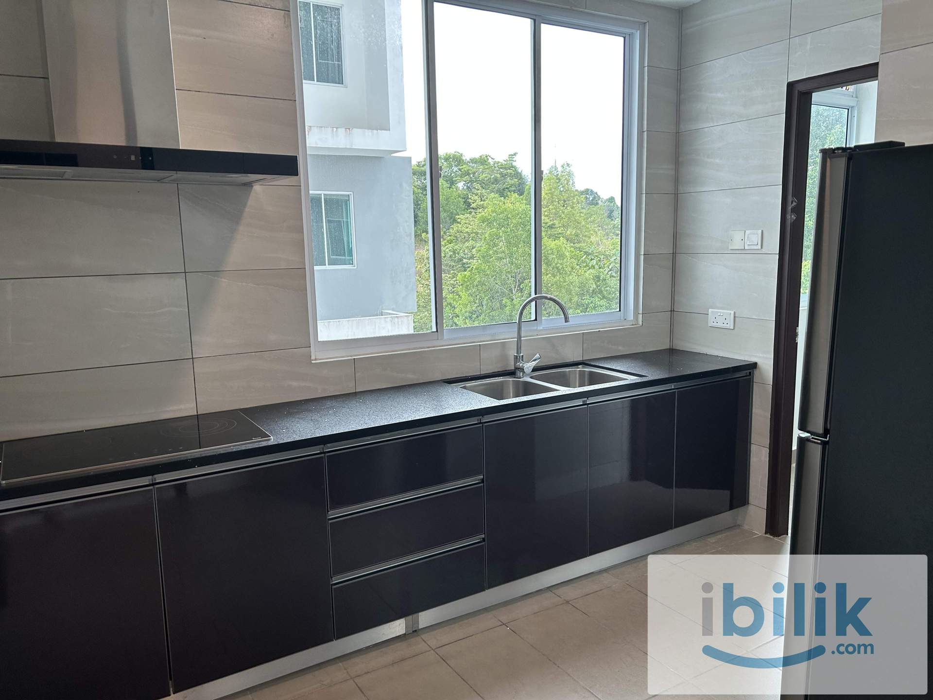 2 Bedroom Studio Unit with Large Kitchen - Image 6