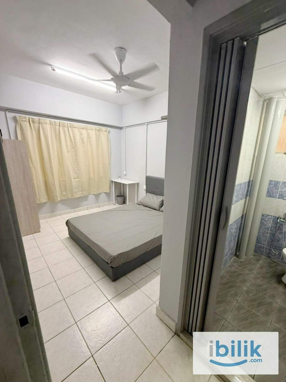 Master Room at Pelangi Apartment, Mutiara Damansara (M/F) - Image 2