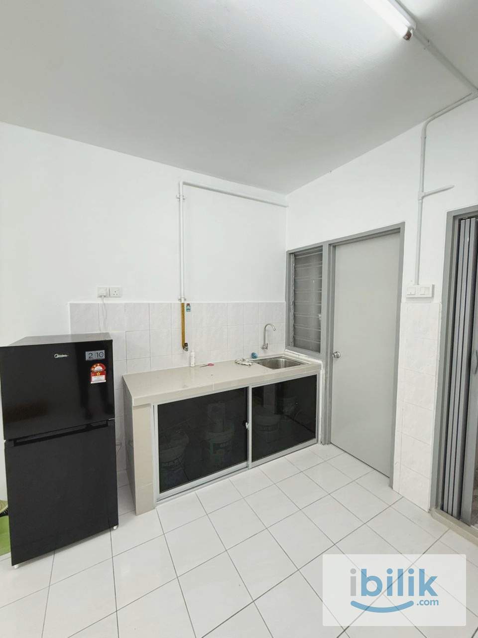 Small room near Salak Selatan LRT (Male) - Image 3