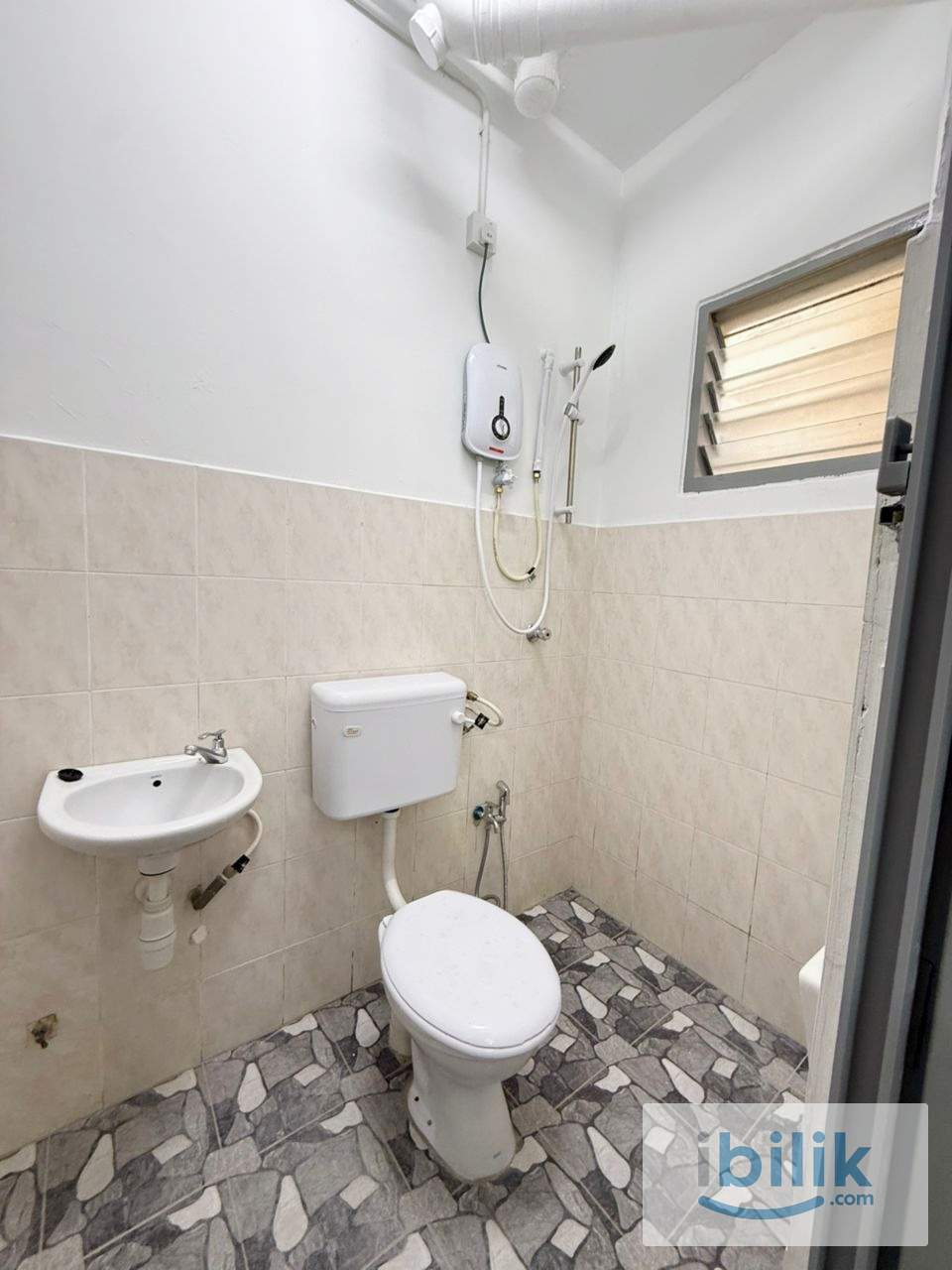 Master room near Salak Selatan LRT (Male only) - Image 4