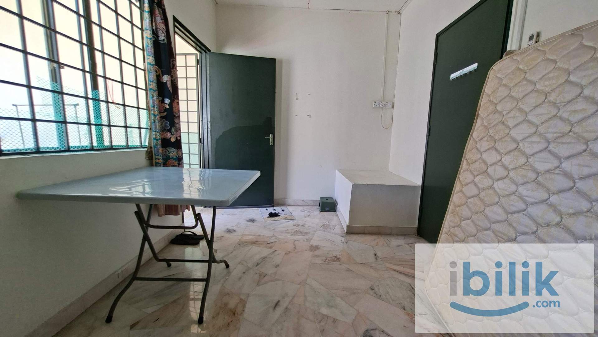 Master Bedroom - Image 7
