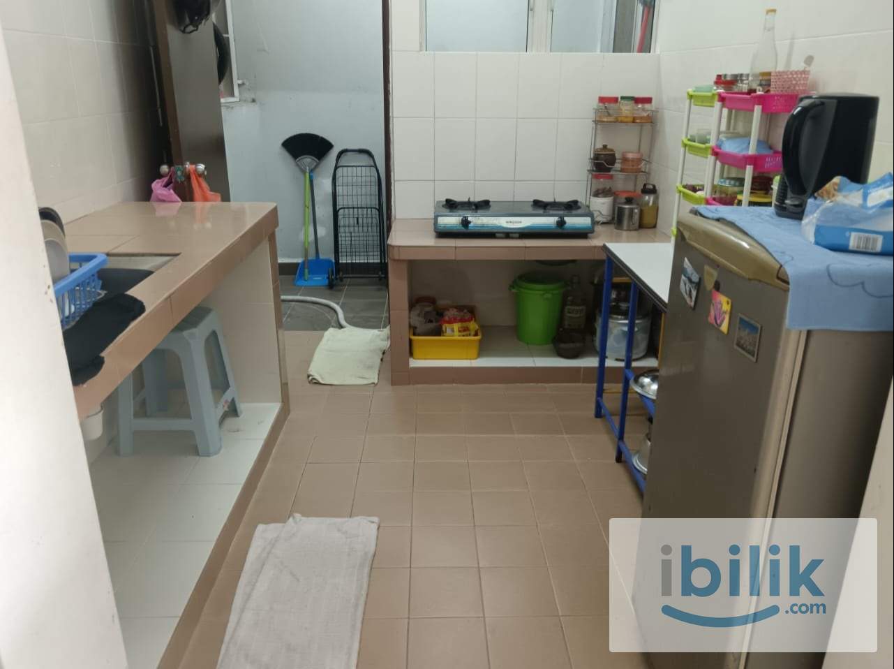 MIDDLE ROOM FOR RENT - Image 7