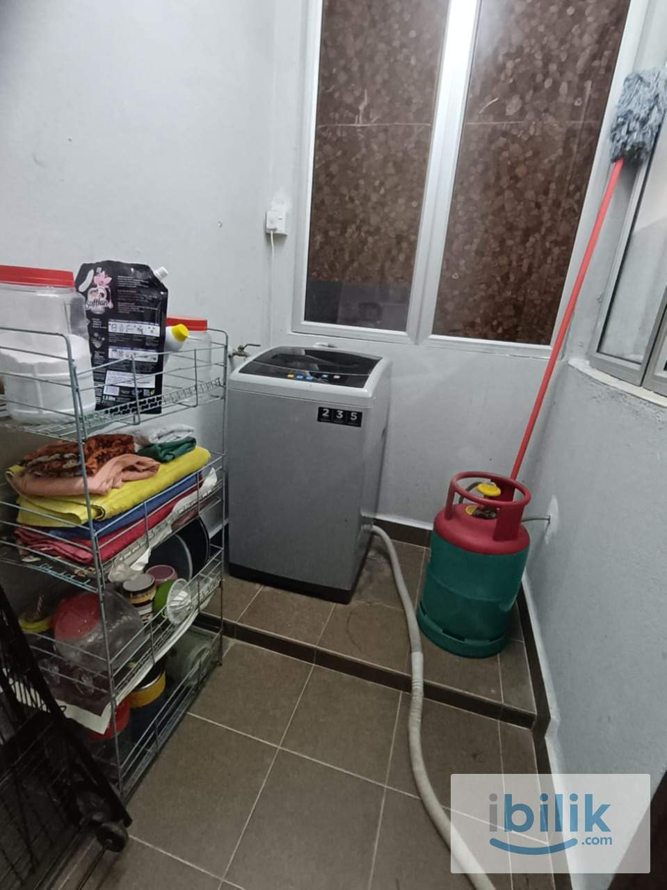 MIDDLE ROOM FOR RENT - Image 8