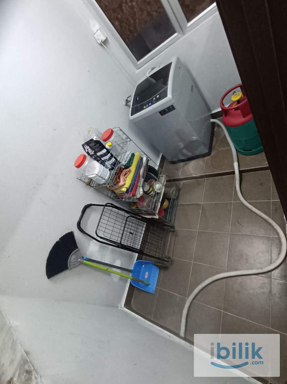 MIDDLE ROOM FOR RENT - Image 9