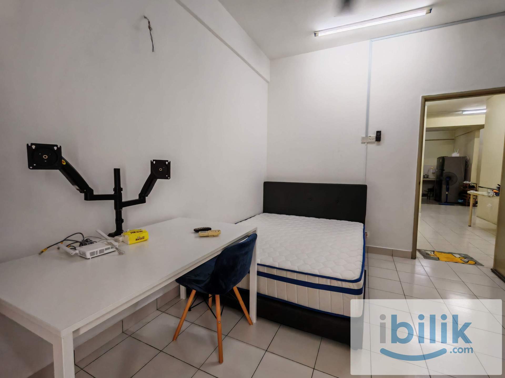 Master Bedroom with attached bathroom - Image 4