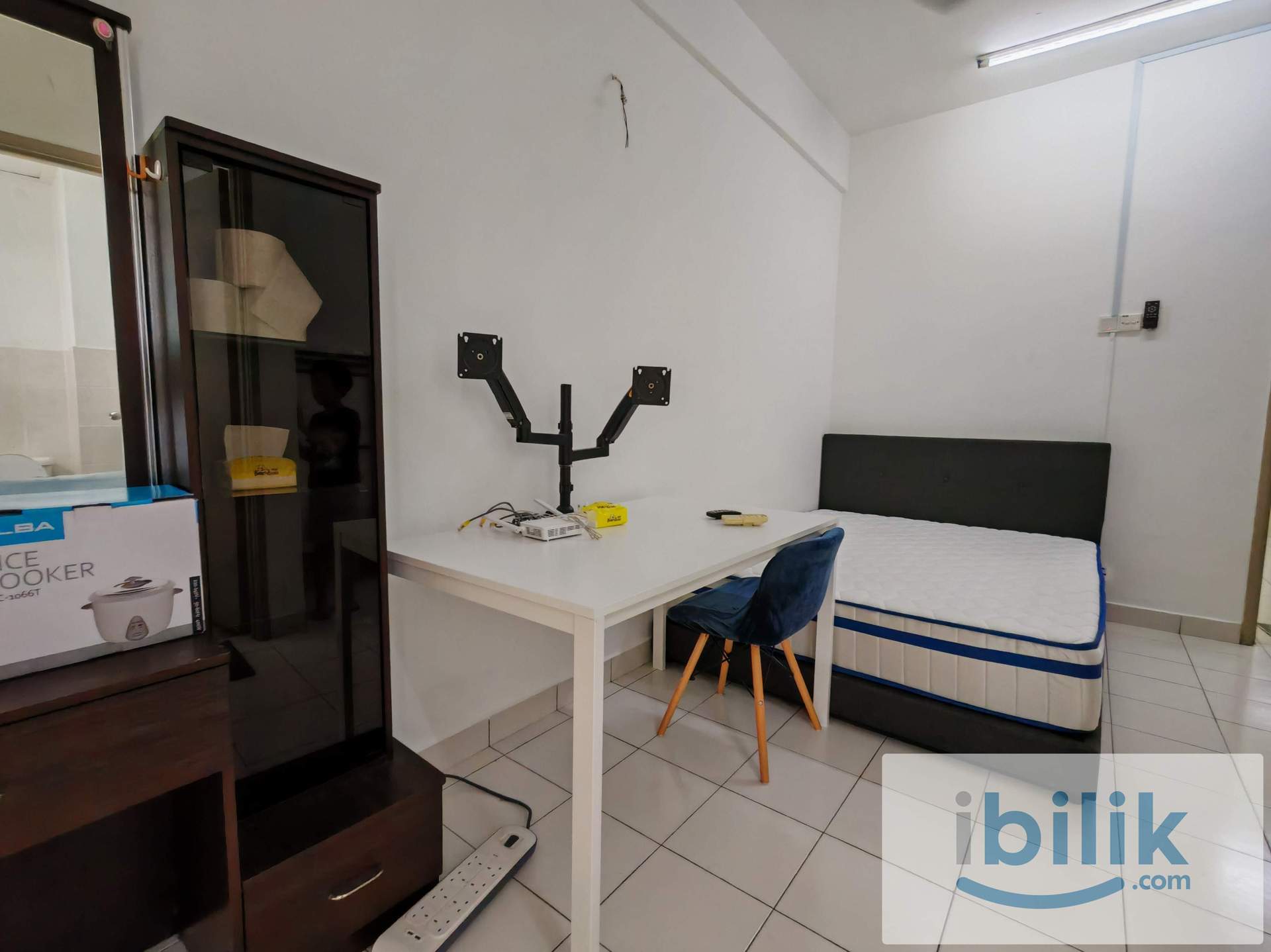 Master Bedroom with attached bathroom - Image 6