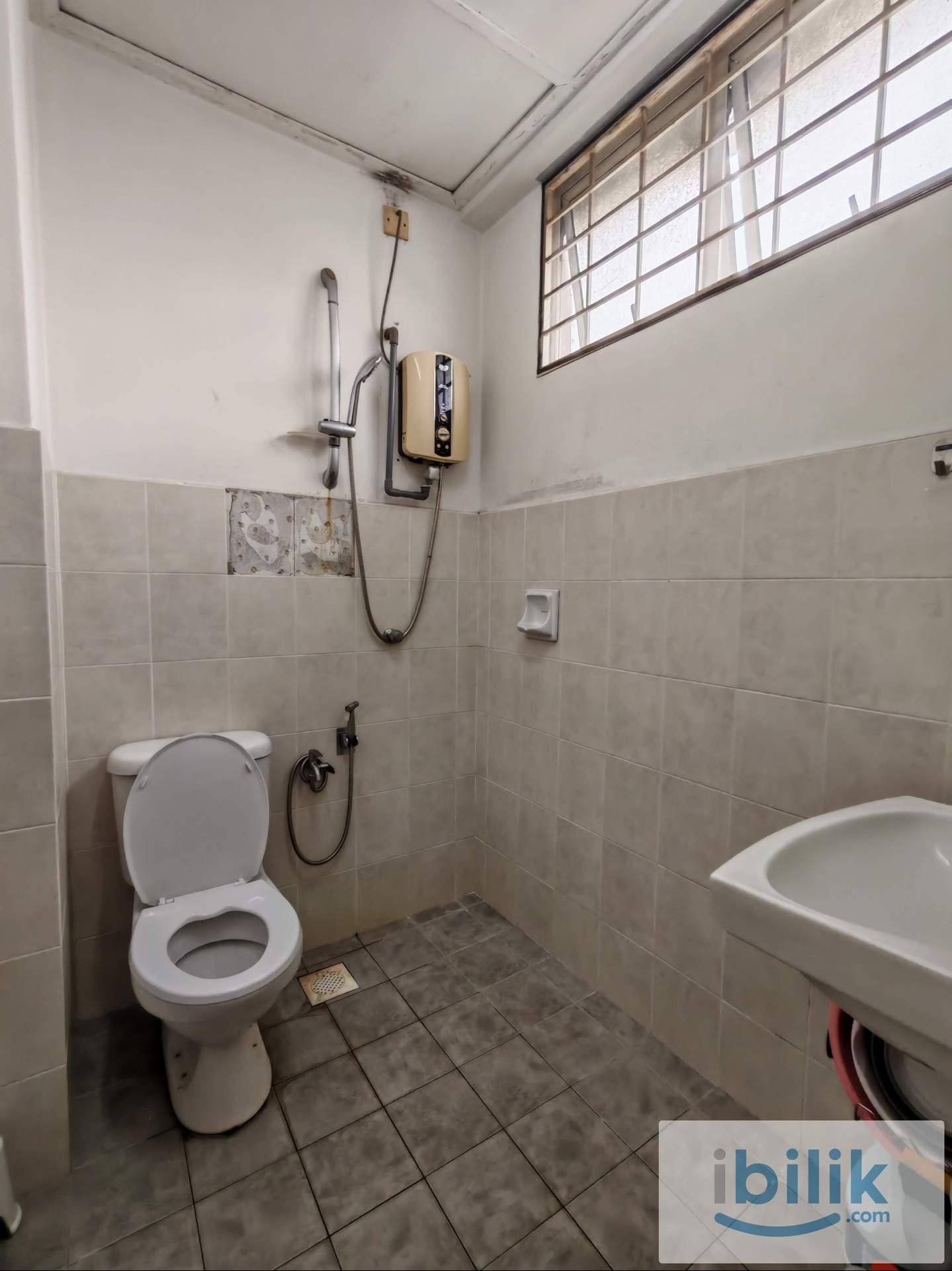 Master Bedroom - Image 4