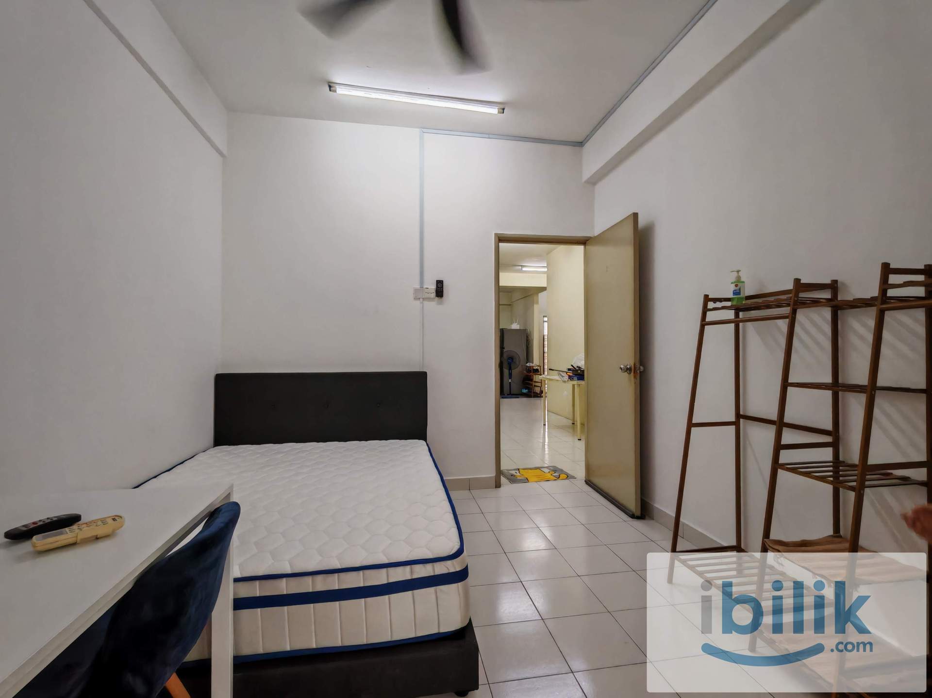 Master Bedroom - Image 7