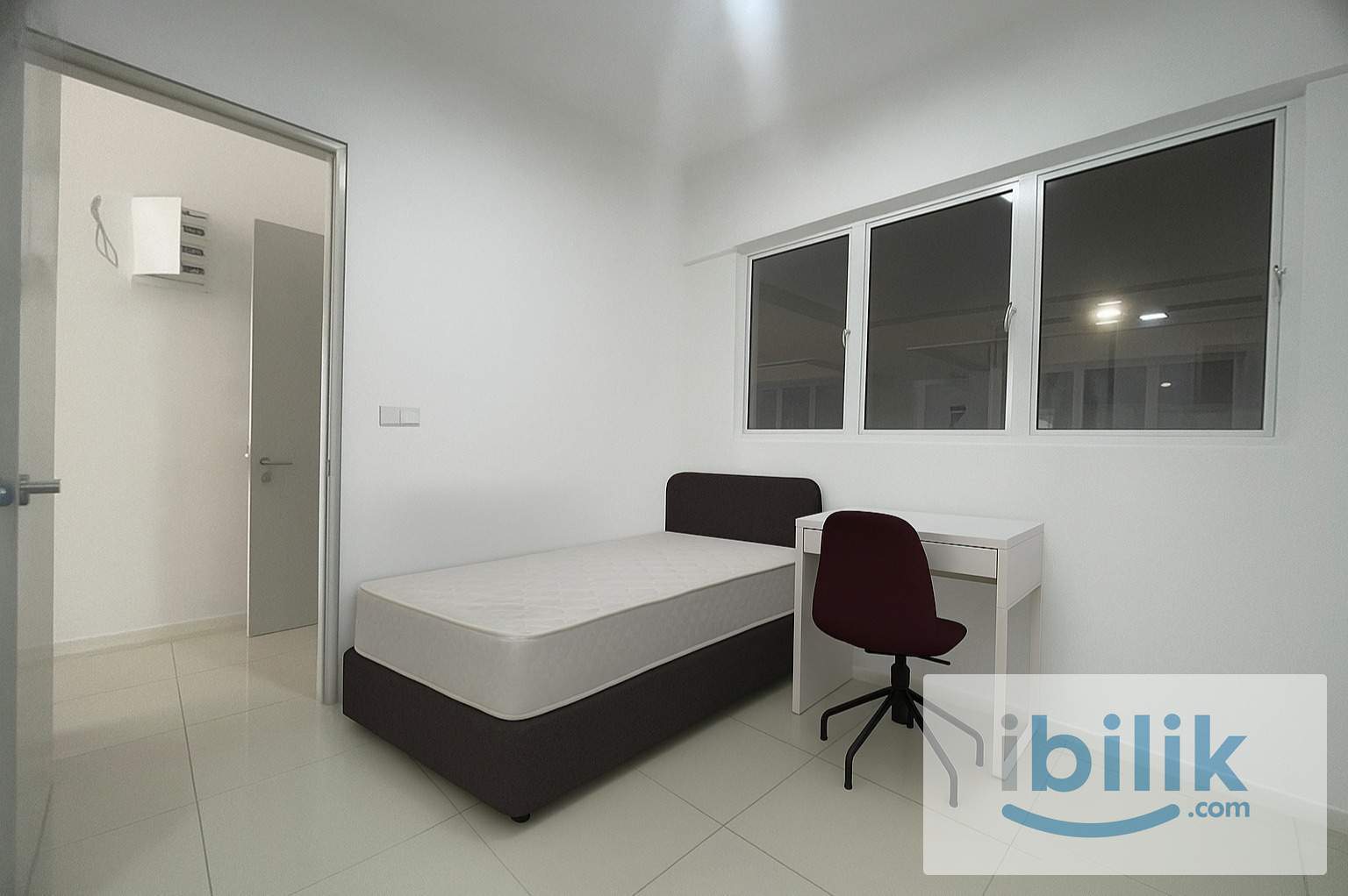 Medium Bedroom with Attached Bathroom - Image 6