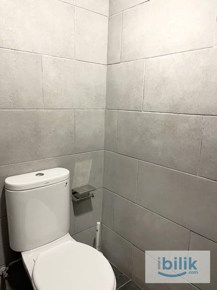 Master Room (MALE) @ Meta Residences Putra Permai, Seri Kembangan (Unit B-36-13A) - Image 2
