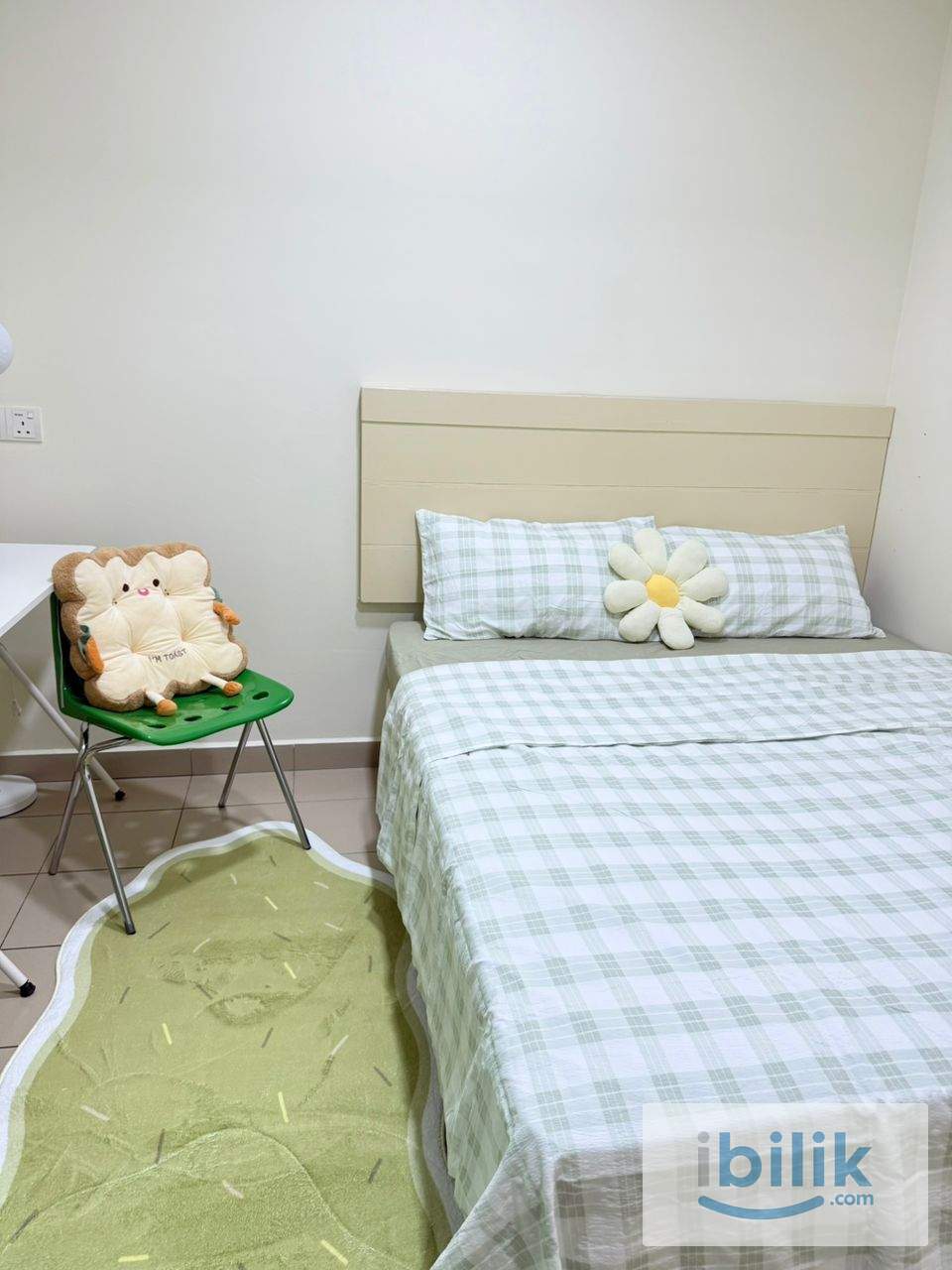 Sunway Middle room with private bathroom Sunway Mentari 5 mins walk to BRT Mentari - Image 4