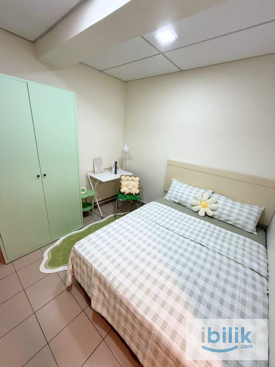 Sunway Middle room with private bathroom Sunway Mentari 5 mins walk to BRT Mentari - Image 1