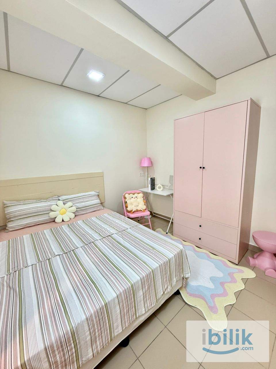 Sunway Middle room with private bathroom Sunway Mentari 5 mins walk to BRT Mentari - Image 1