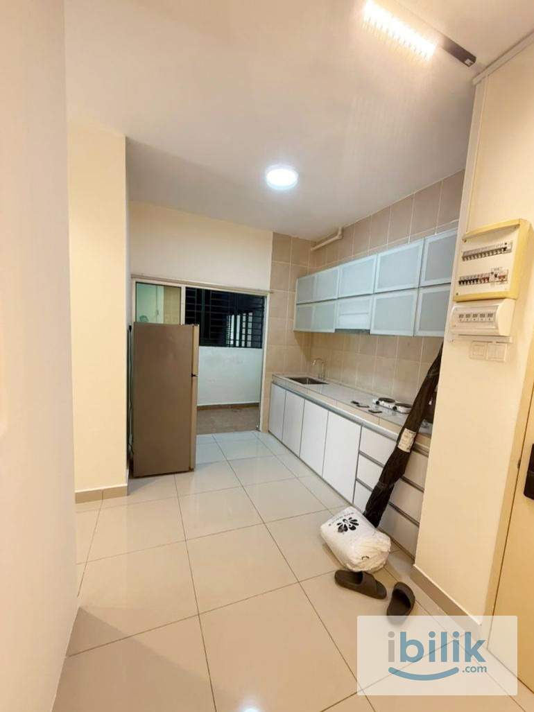 [MALE UNIT] Master Bedroom at OUG PARKLANE - Image 4