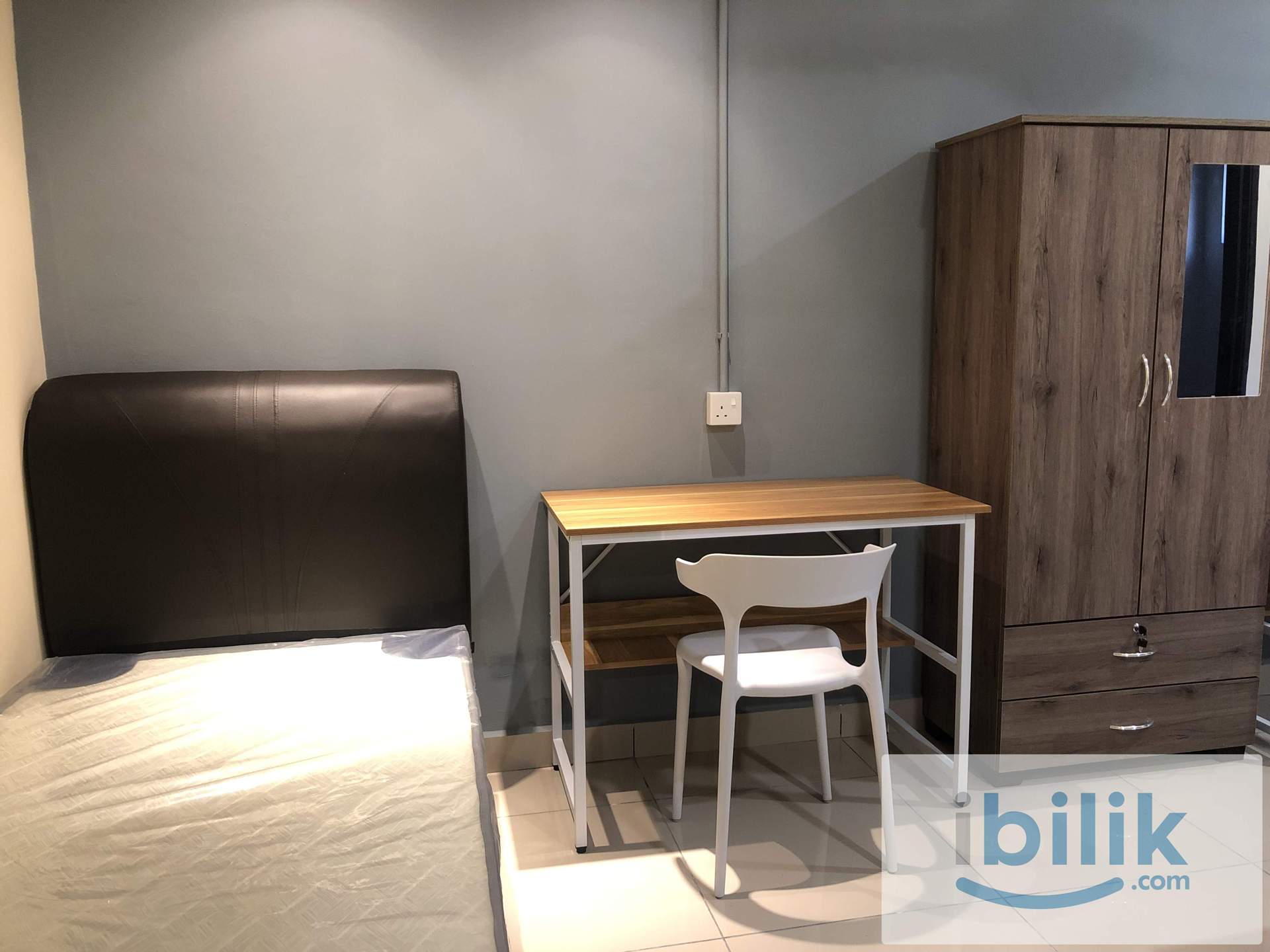 ⭐️ Single Room Fully Furnished @ SUBANG 2 Landed,5 mins to Help Uni, New Aircond Wardrobe Table Chair Mattress - Image 1