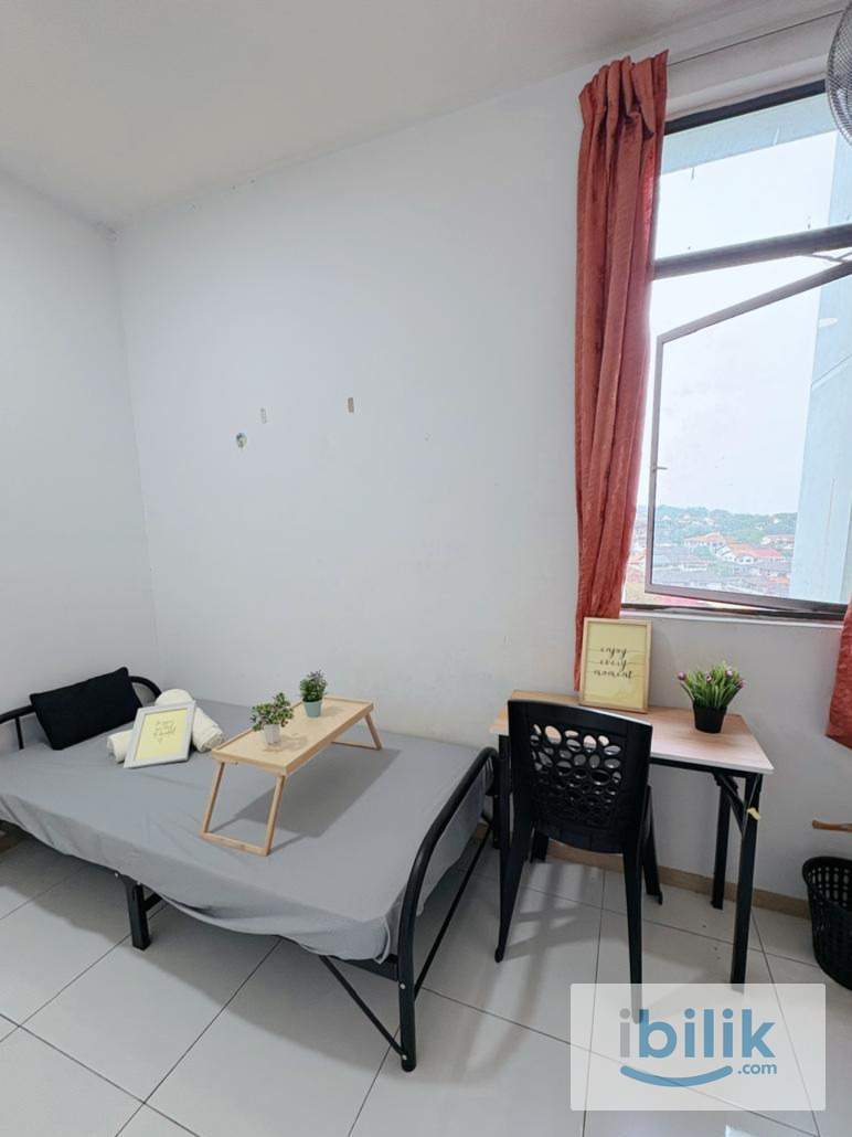 Middle Room, Shared Room - Image 1